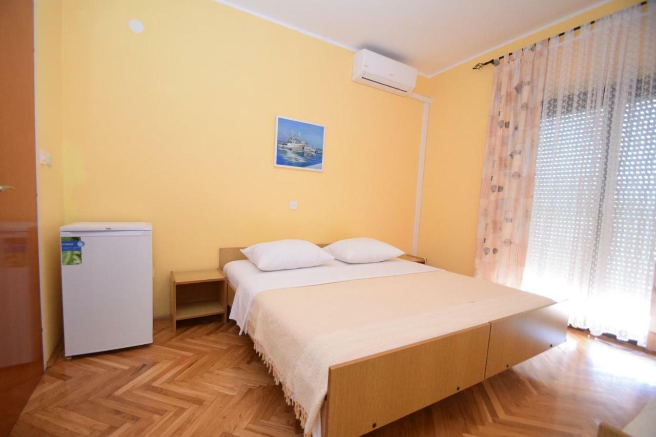 Apartments Nina Starigrad Paklenica Exterior photo