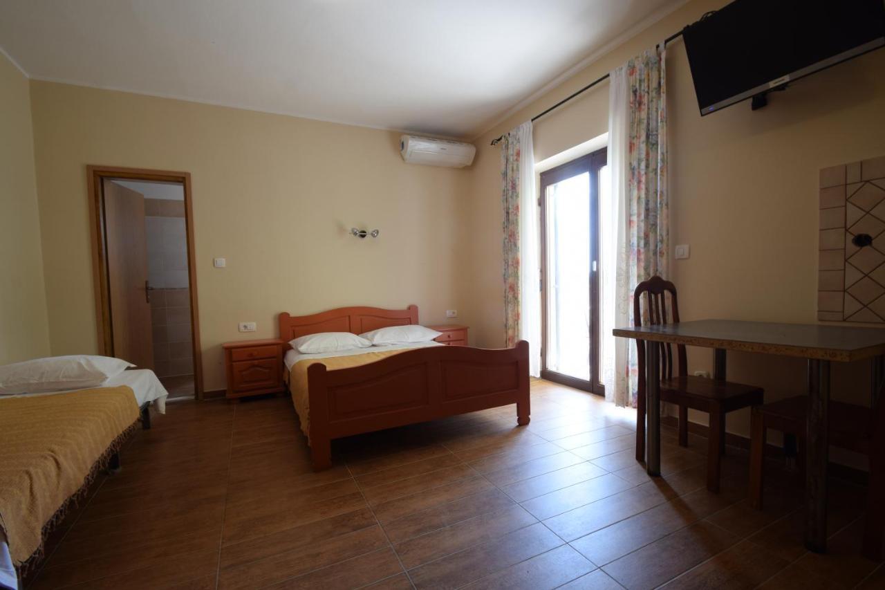 Apartments Nina Starigrad Paklenica Exterior photo
